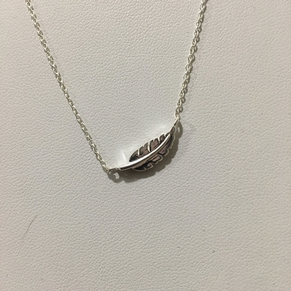 🛍5/$20 dainty silver feather necklace